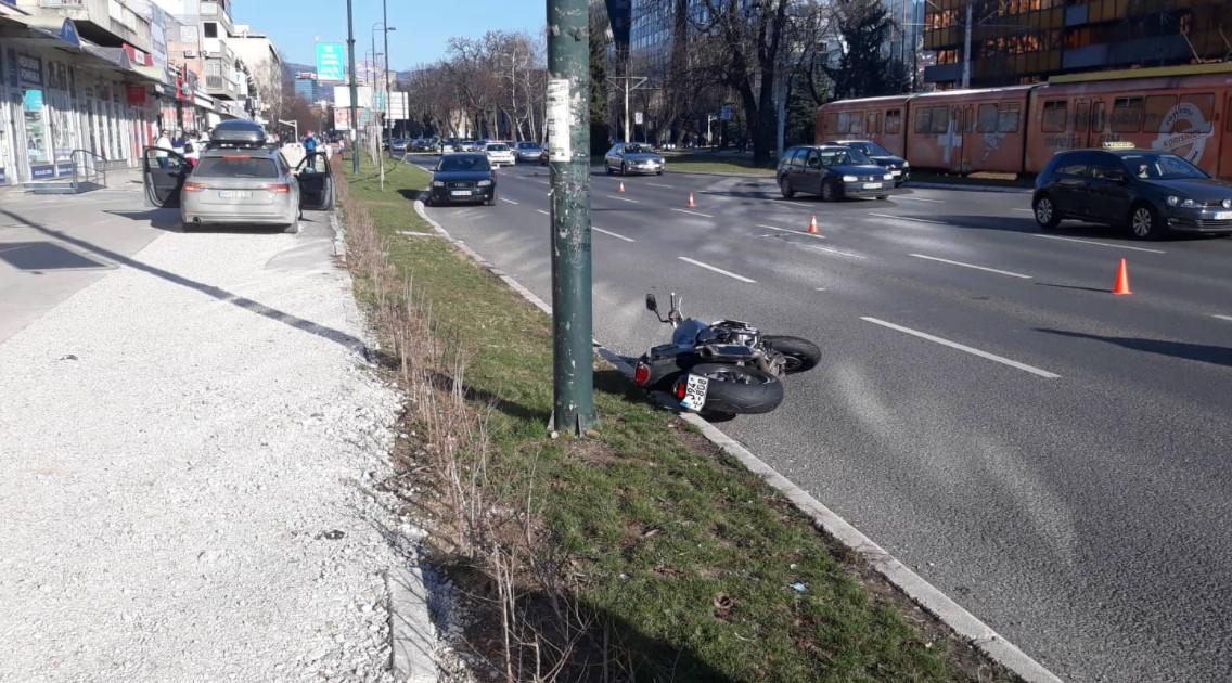 Motociklista odvezen na KUM - Avaz