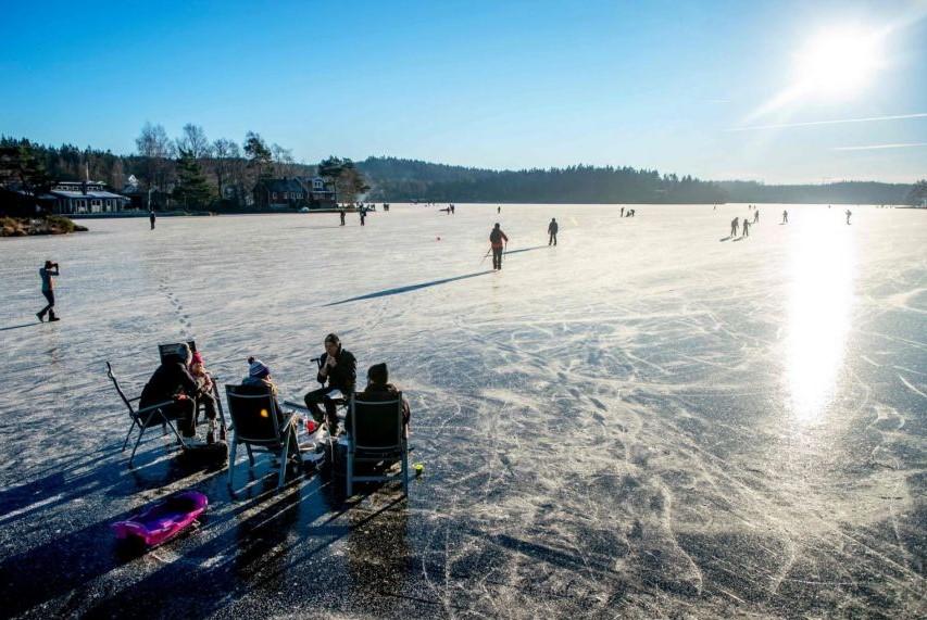 Accidents caused by people walking across unstable ice are common in Sweden, but it is rare for the death toll to be so high - Avaz