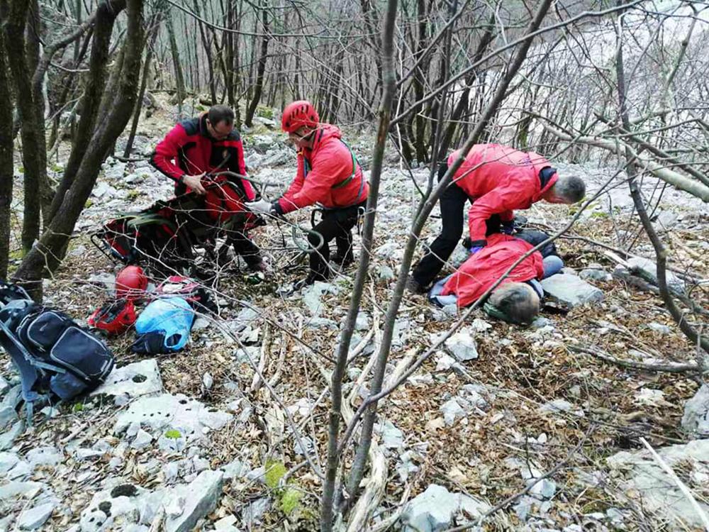 Detalj s akcije spašavanja povrijeđenog  (Foto: GSS Konjic) - Avaz