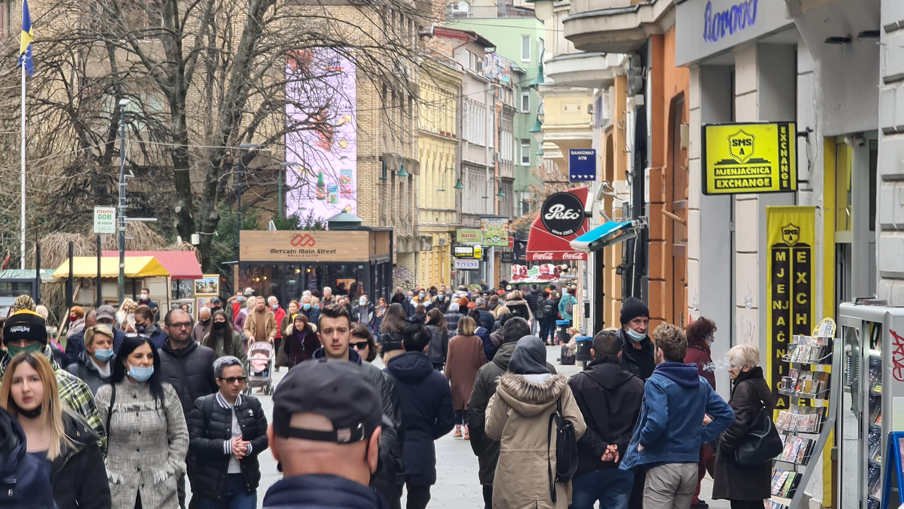 Džuma putem Zooma i grobari kontrolori