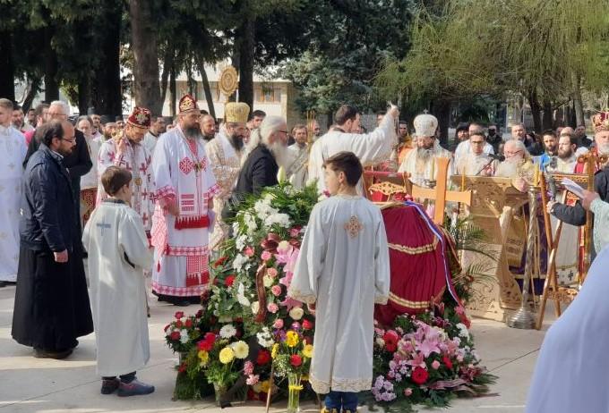 Sahranjen episkop Atanasije Jevtić