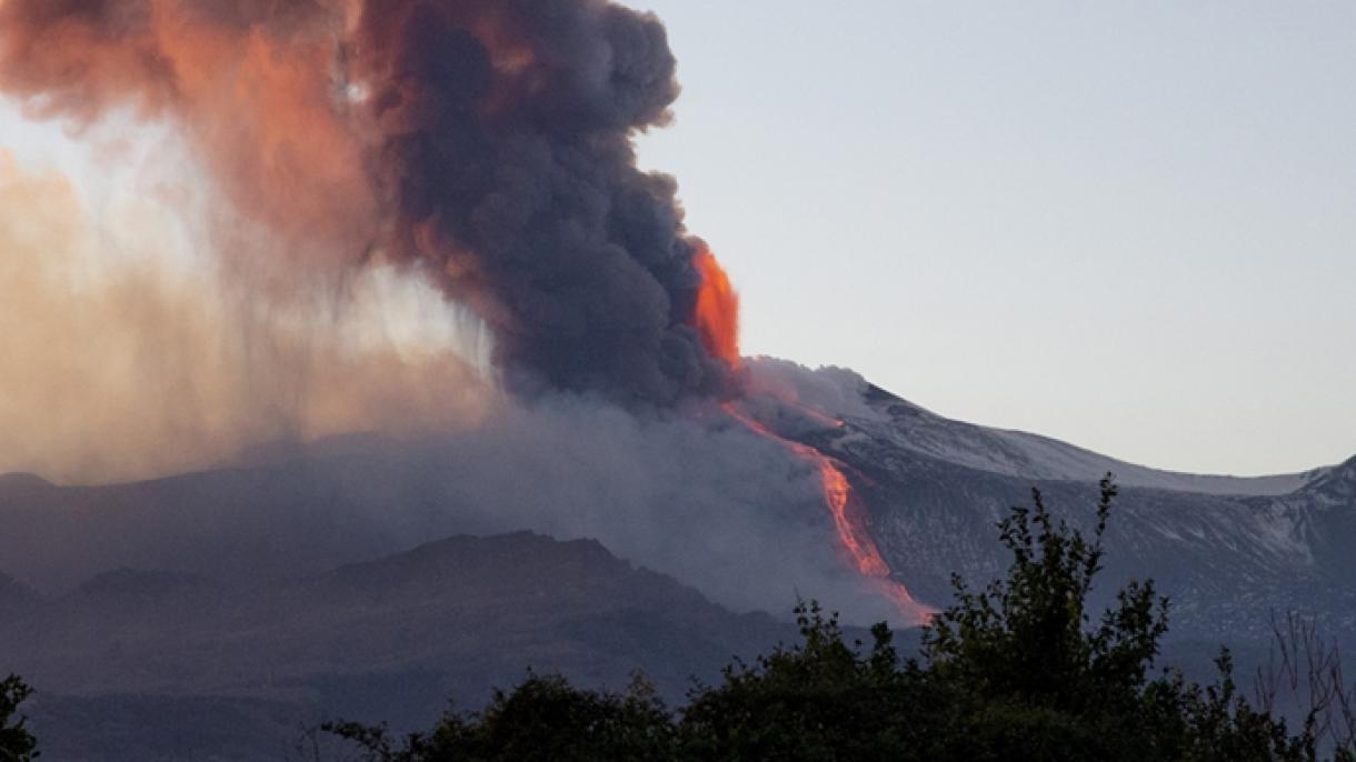 Vulkan Etna ponovo izbacuje lavu i pepeo - Avaz