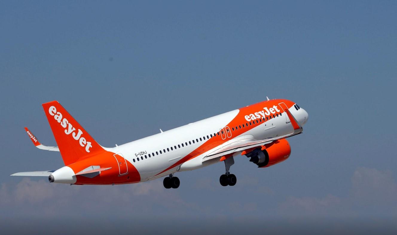 The easyJet Airbus A320-251N takes off from Nice international airport in Nice, France, September 19, 2018. - Avaz