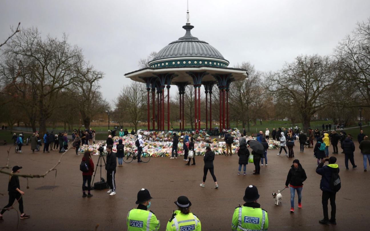 People gather at a memorial site at Clapham Common Bandstand, following the kidnap and murder of Sarah Everard, in London, Britain March 15, 2021. - Avaz