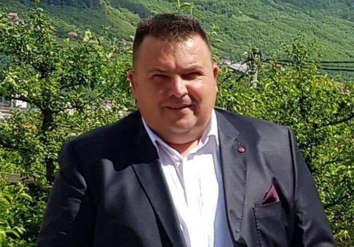 Poslušajte odgovor Ramiza Ridžala (SDA) koji je jutros uhapšen, na pitanje novinara "Avaza" je li udario policajca: Nigdje veze, Boga mi