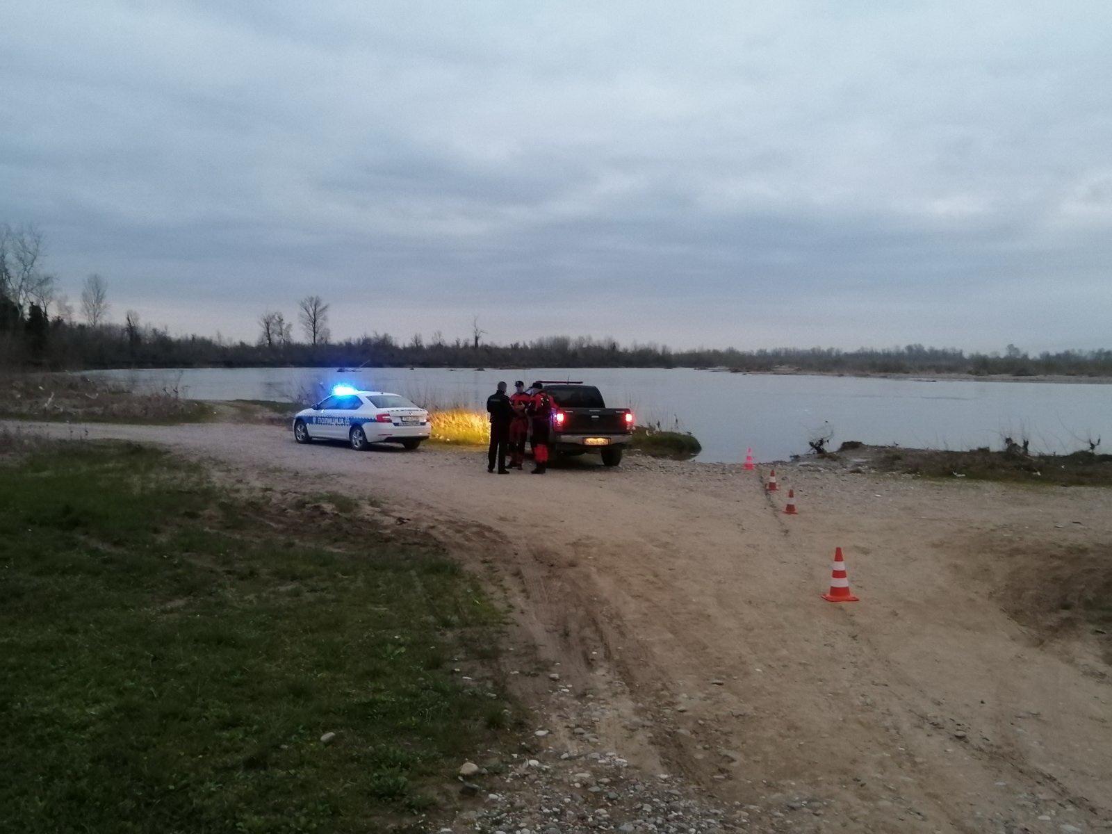 Policija i pripadnici CZ Bijeljina na licu mjesta - Avaz