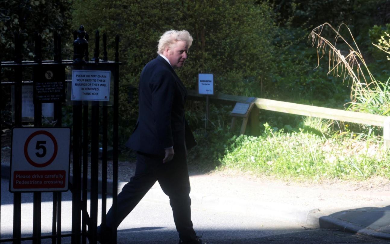 Britain's Prime Minister Boris Johnson walks at Downing Street in London, Britain April 5, 2021. - Avaz