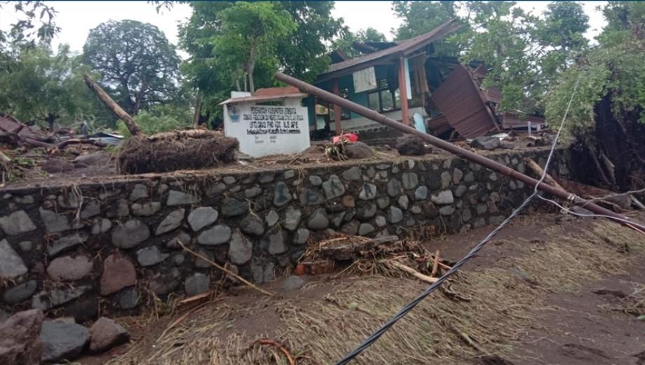 Floods and landslides triggered by tropical cyclone Seroja struck Indonesia's southern province after midnight, affecting the surrounded areas - Avaz