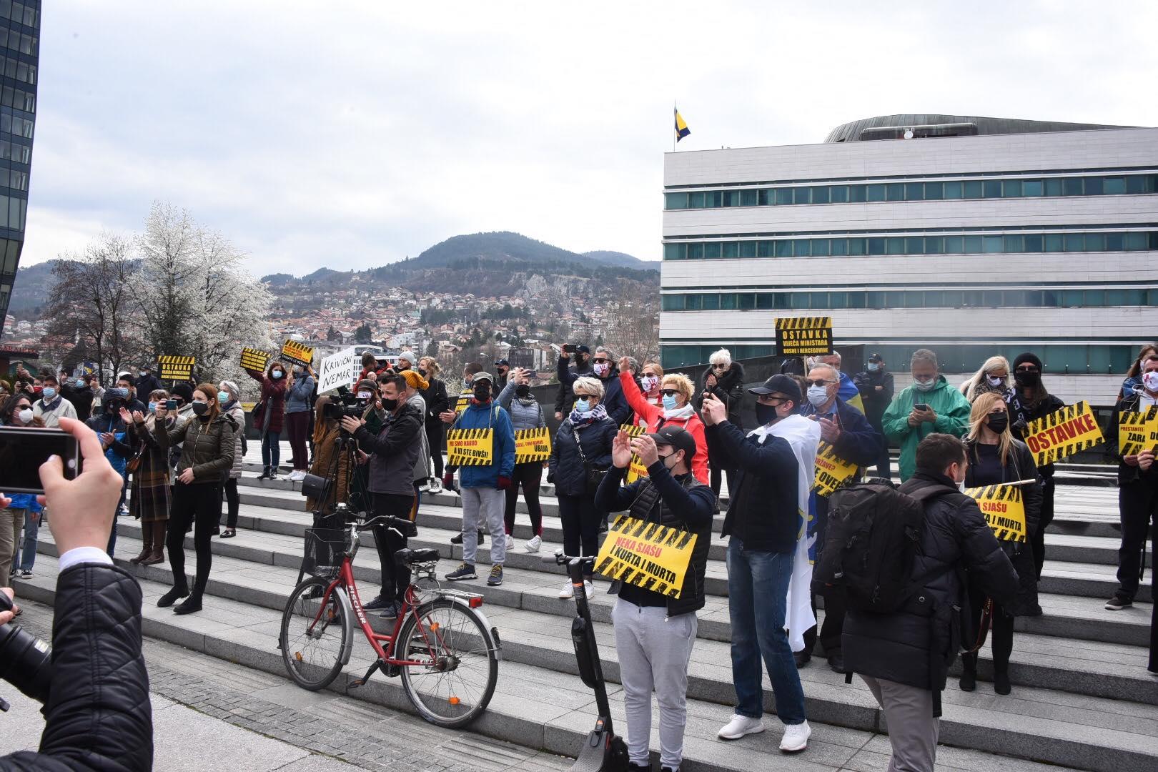 Poruke građana na protestima - Avaz