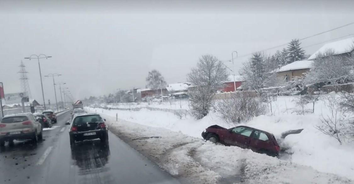 Nesreća na brzoj cesti u Sarajevu: Povrijeđena jedna osoba