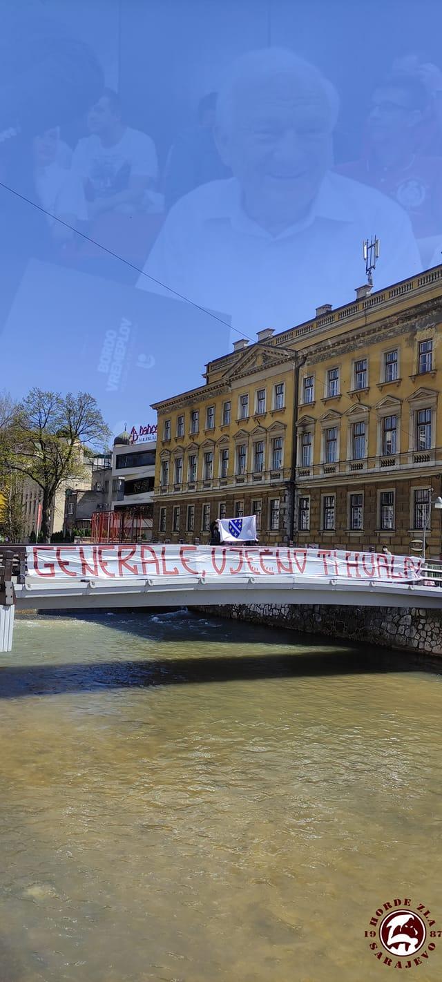 Na mostu Drvenija poruka u čast generala Divjaka