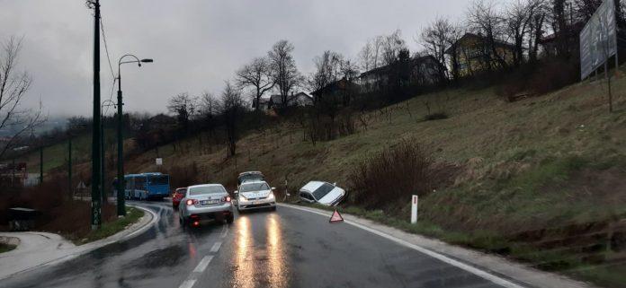 Nesreća na Kobiljoj Glavi: Vozilo sletjelo s kolovoza u kanal