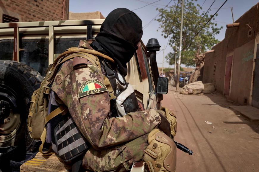 A member of the Malian Armed Forces (FAMA) patrols a road in central Mali, February 2020. - Avaz