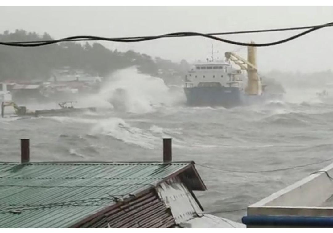 Search teams were still looking for nine crew members two days after the Cebu Great Ocean vessel hit the shore at Malimono town on the southern island of Mindanao - Avaz