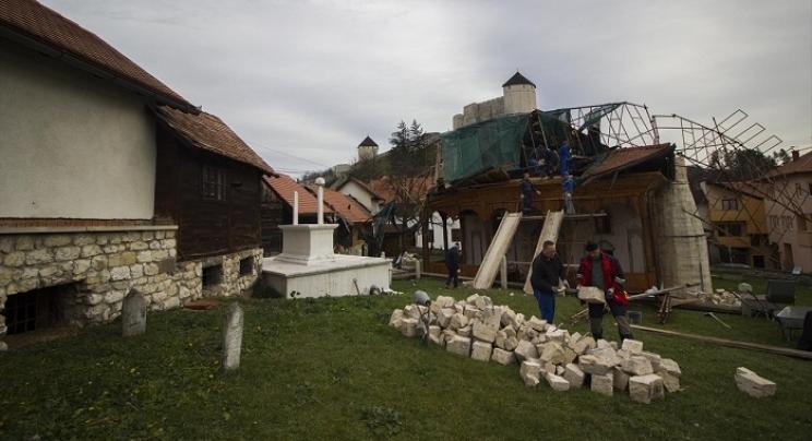 Olujni vjetar srušio munaru Čaršijske džamije 2017. godine - Avaz