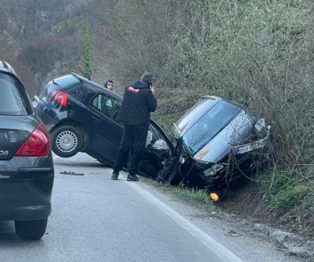 Težak sudar tri vozila kod Kladnja: Povrijeđena jedna osoba