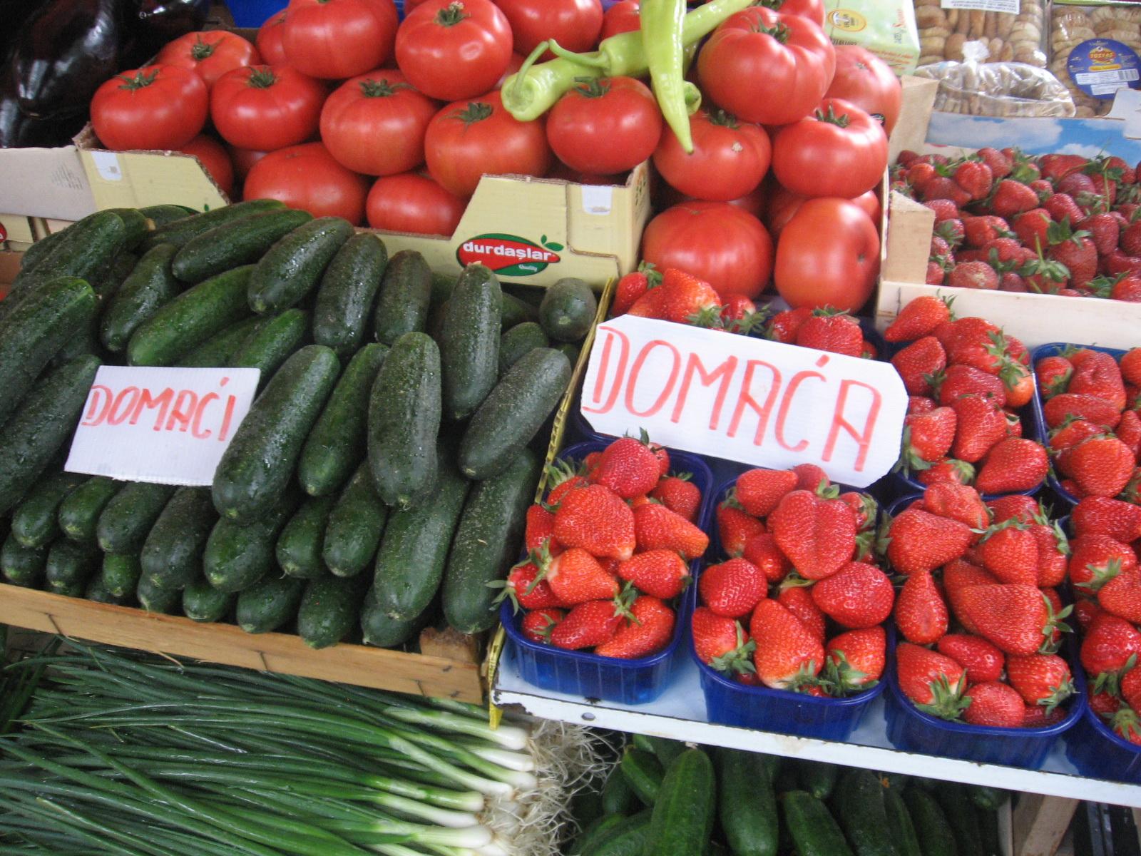 Domaći proizvođači bez poticaja i stimulacije: Kilogram domaćih krastavaca četiri, a iz Turske tri i po marke