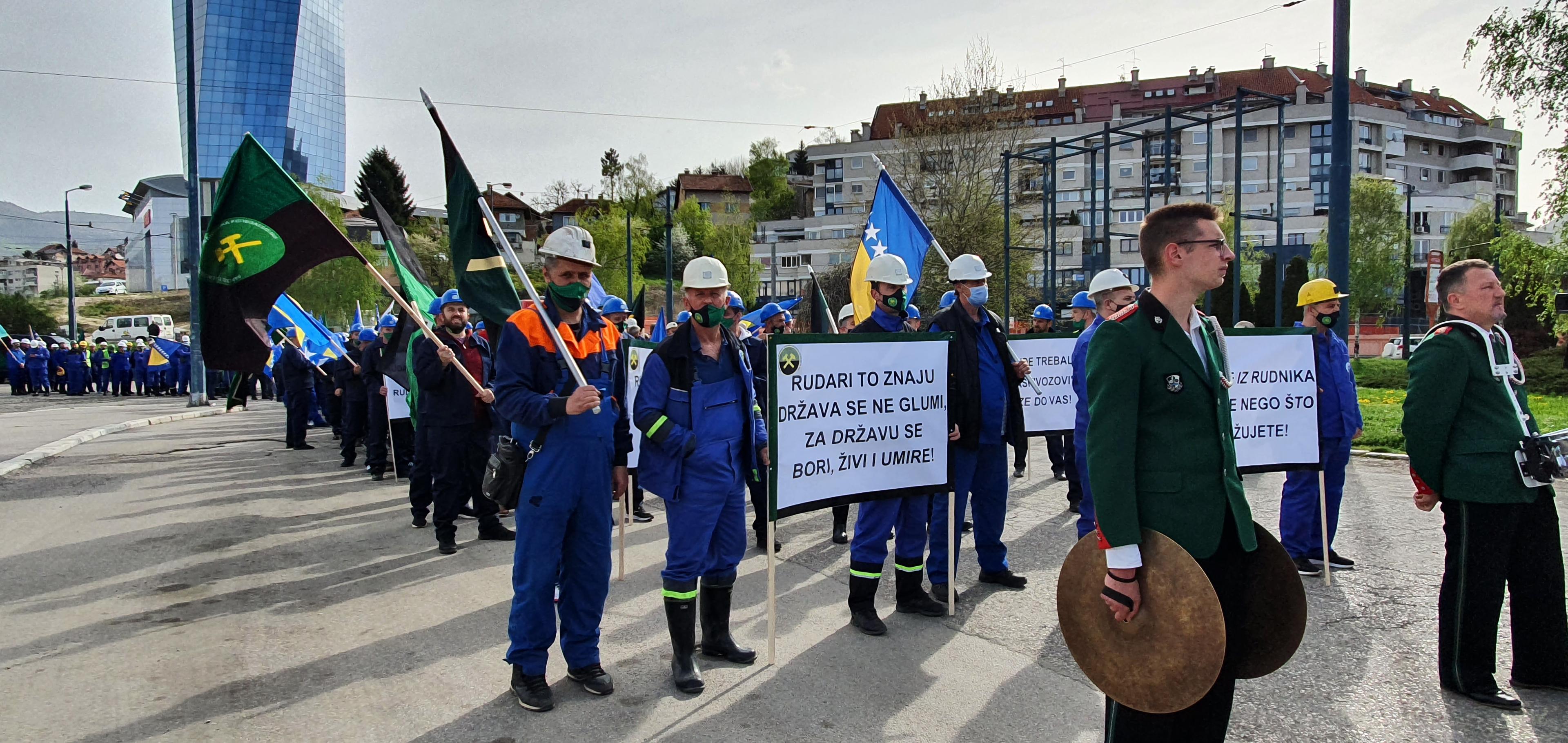 Rudari se na ulici bore za svoja prava - Avaz