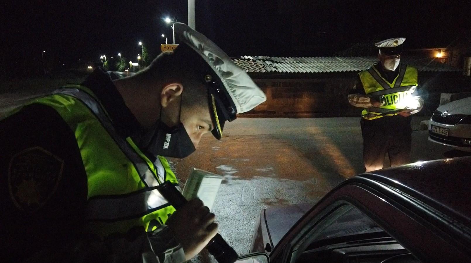 Avazova patrola / Šta su policajci našli u aluminijskim smotuljcima