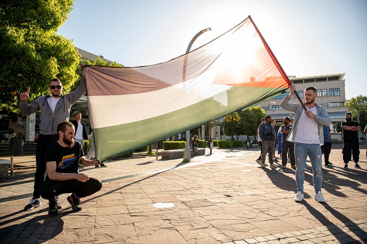 Građani su se okupili na Trgu nezavisnosti u Podgorici - Avaz