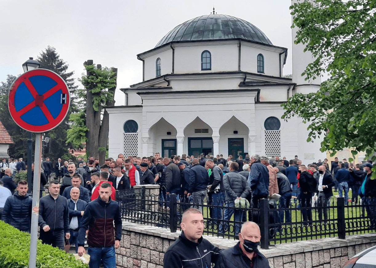 Klanjan bajram-namaz u 36 džamija u Gračanici, poruka je da budemo bolji ljudi