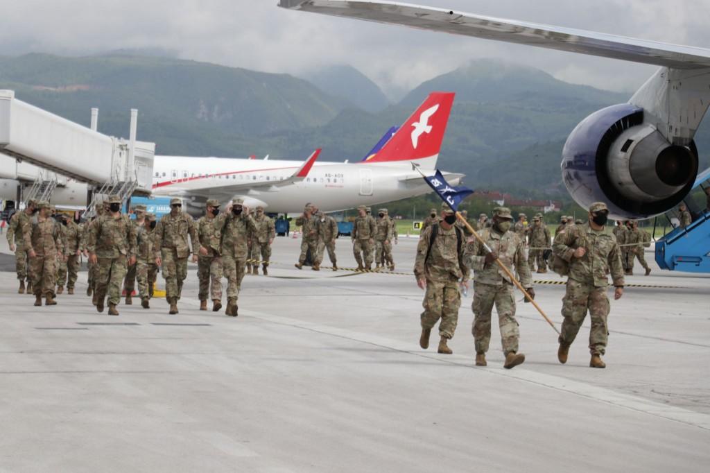 The plane landed with the soldiers at the Sarajevo International Airport - Avaz