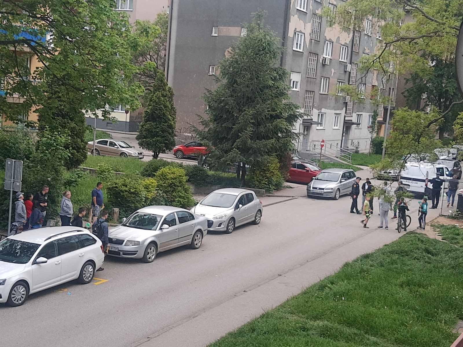 Uznemireni mještani na ulici promatrali obračun - Avaz