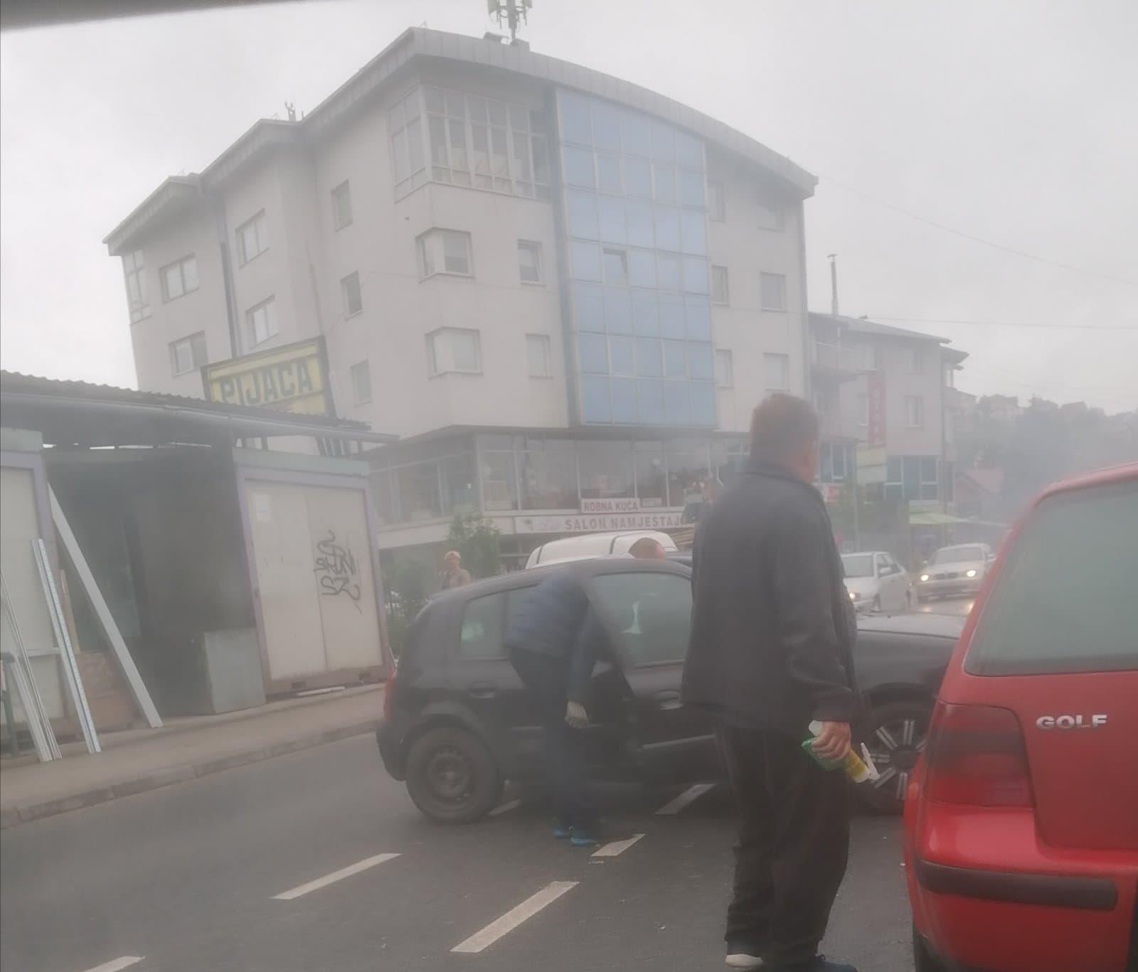 Sudar dva vozila na Otoci, tri osobe povrijeđene