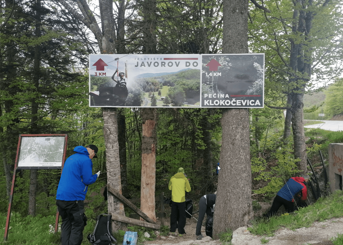 Zaljubljenici u prirodu čiste put do Javorovog dola na Bjelašnici