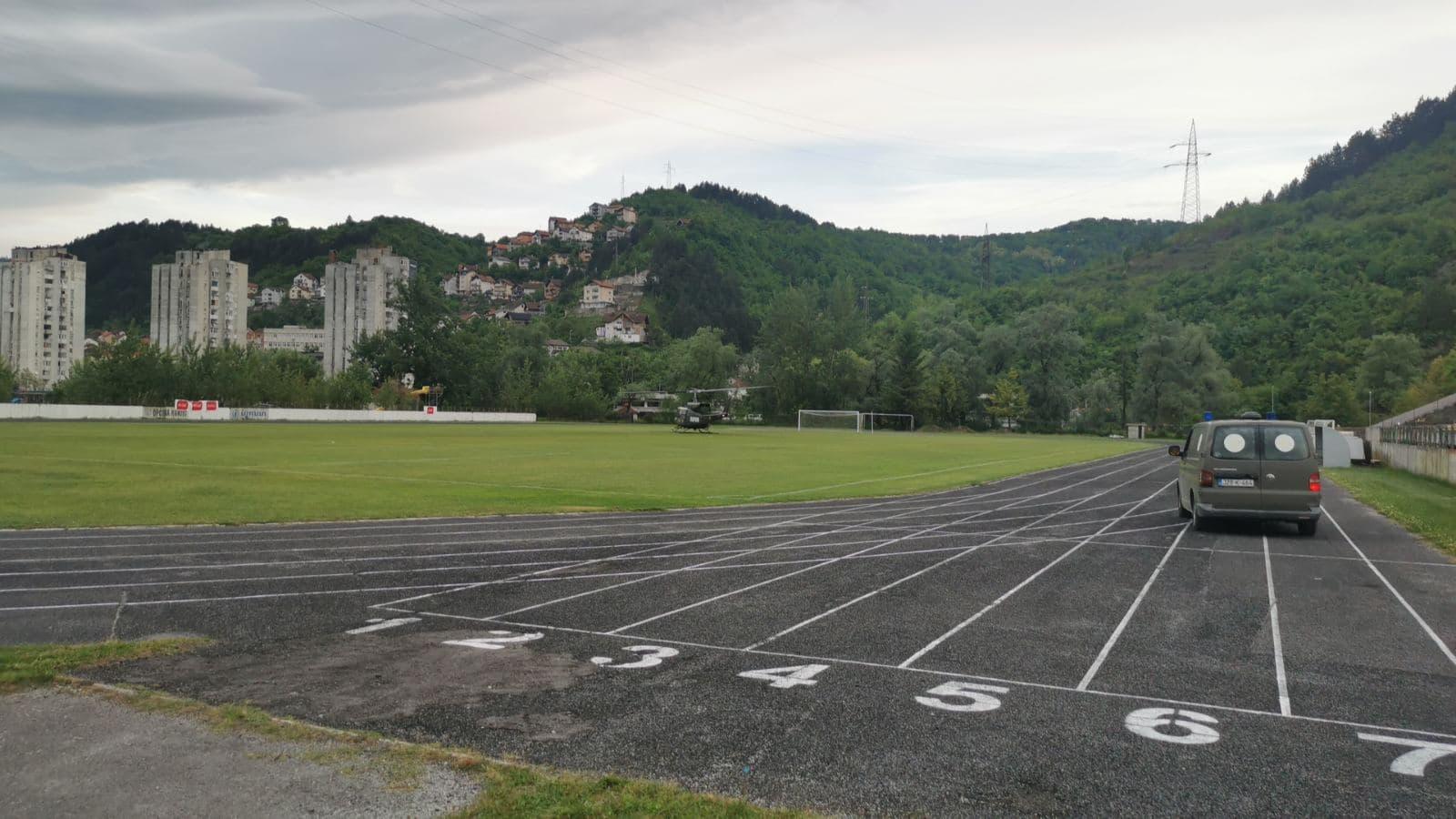 Helikopter sletio na stadion - Avaz