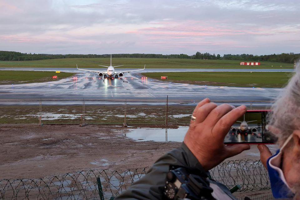 A Ryanair aircraft, which was carrying Belarusian opposition blogger and activist Roman Protasevich and diverted to Belarus, where authorities detained him, lands at Vilnius Airport in Vilnius, Lithuania May 23, 2021. - Avaz