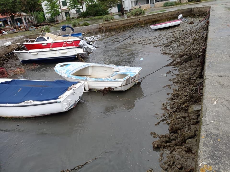 Plimni val pogodio otok Ist, objavljeni snimci