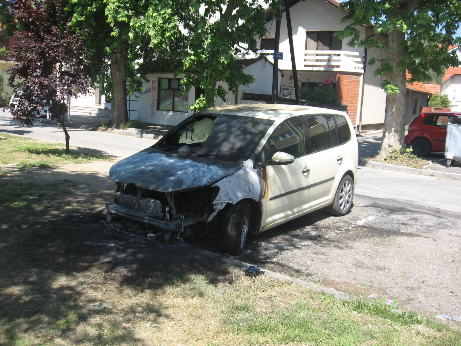 U Bijeljini rano jutros zapaljen terenac