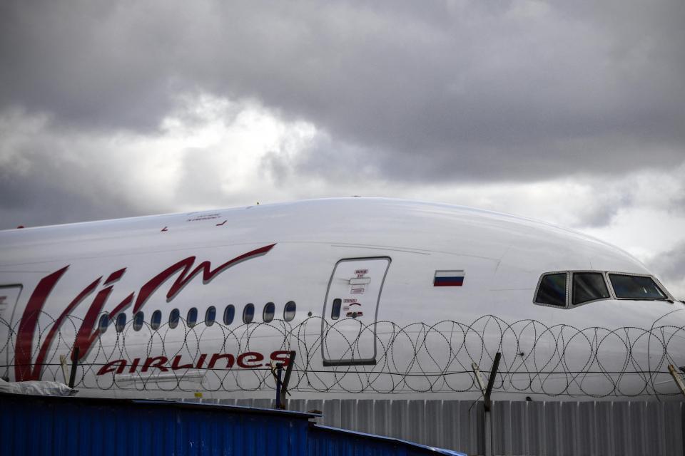 An aircraft of Russia's Vim-Avia airline is parked at Domodedovo airport outside Moscow - Avaz