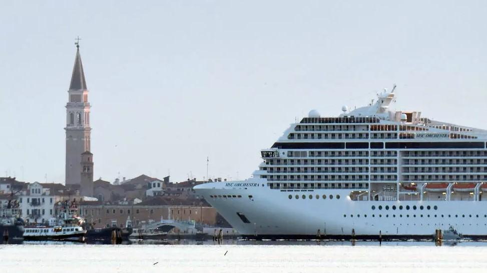 First cruise ship in 17 months arrives in Venice