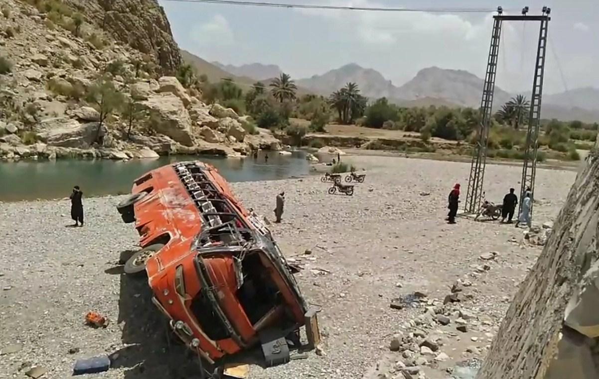 Pakistan: U prevrtanju autobusa poginule 23 osobe