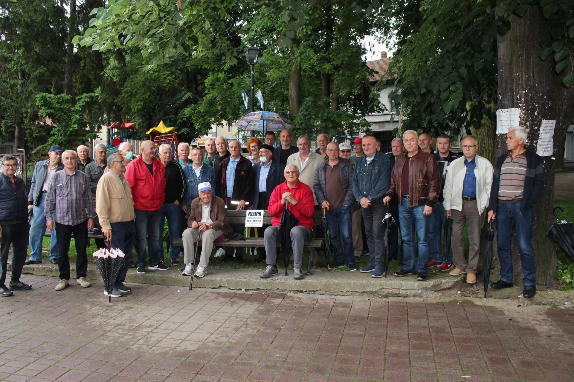 Gračanlije se prisjetile svog šereta: Na Esinoj klupi u glavnoj ulici otkrivena tabla