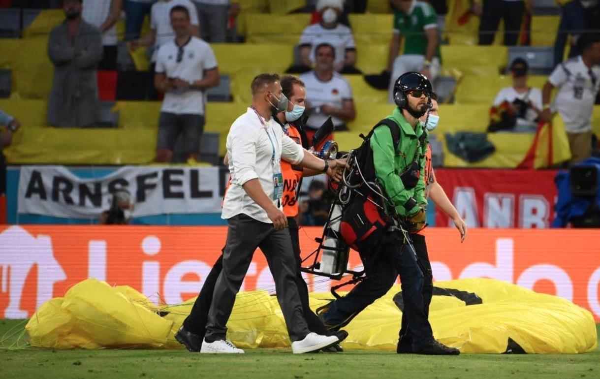 Sletio na stadion uoči utakmice - Avaz