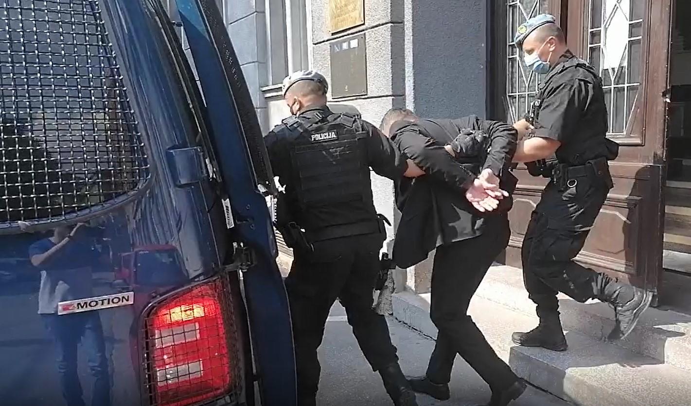 Video / In addition to Alisa Mutap, Muamer Ožegović was also arrested today: A worker of the "Crystal Hotel" was taken out of the MUP building after the interrogation