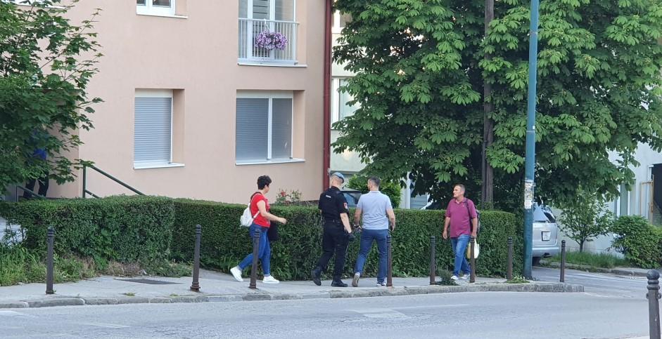 Policija i istražitelji jutros prilikom pretresa u Sarajevu - Avaz