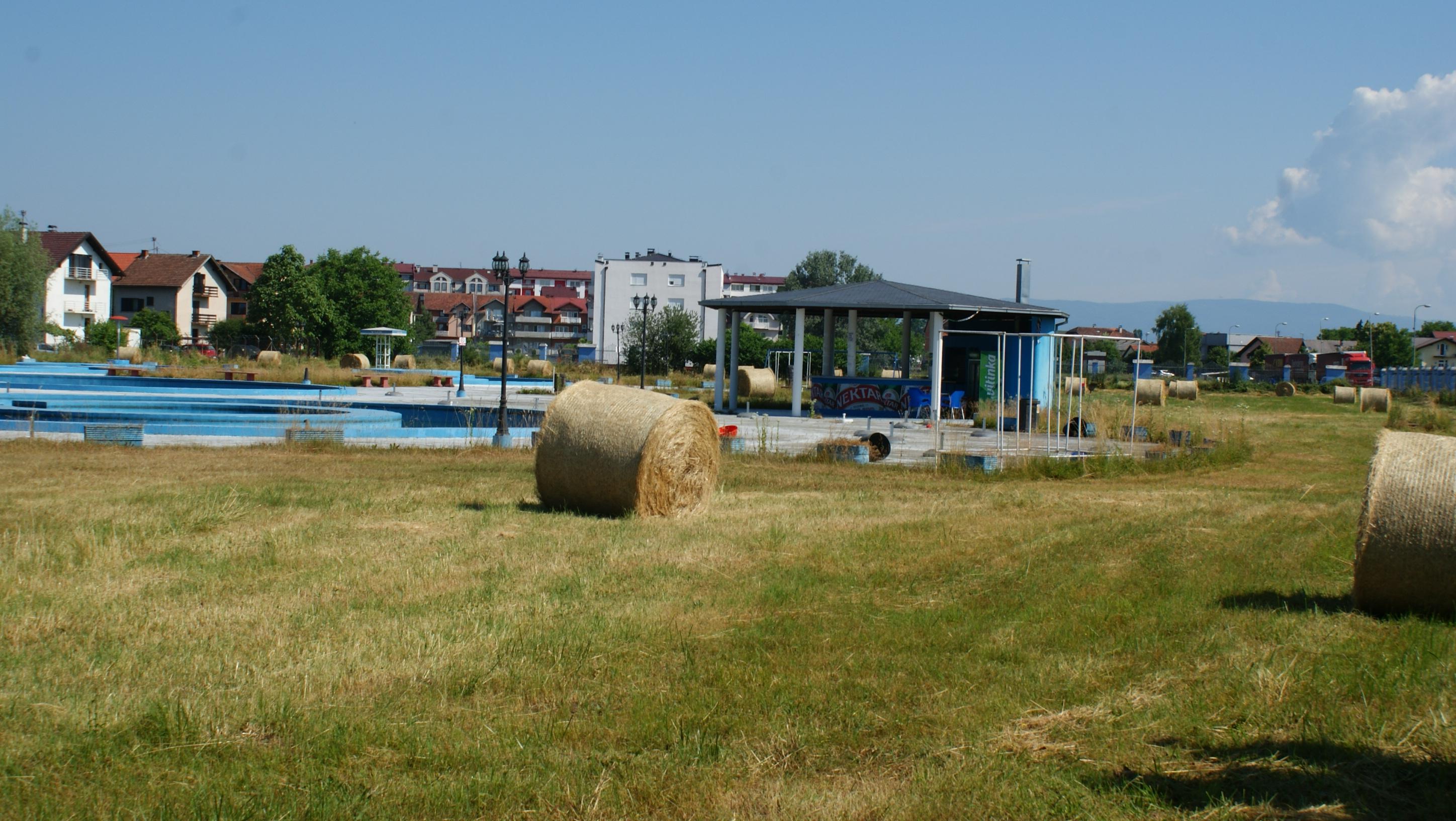 Bazeni zatvoreni, građani će spas od žege tražiti na Savi i jezeru Laminci