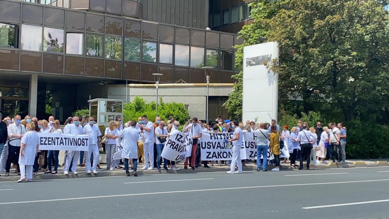 Sindikat doktora FBiH: Ponižavaju nas iz dana u dan, "prosimo za vakcine"