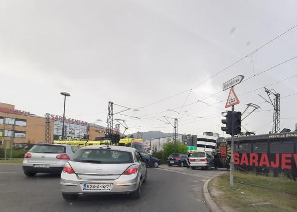 Nesreća na Ilidži: Tramvaj udario u automobil