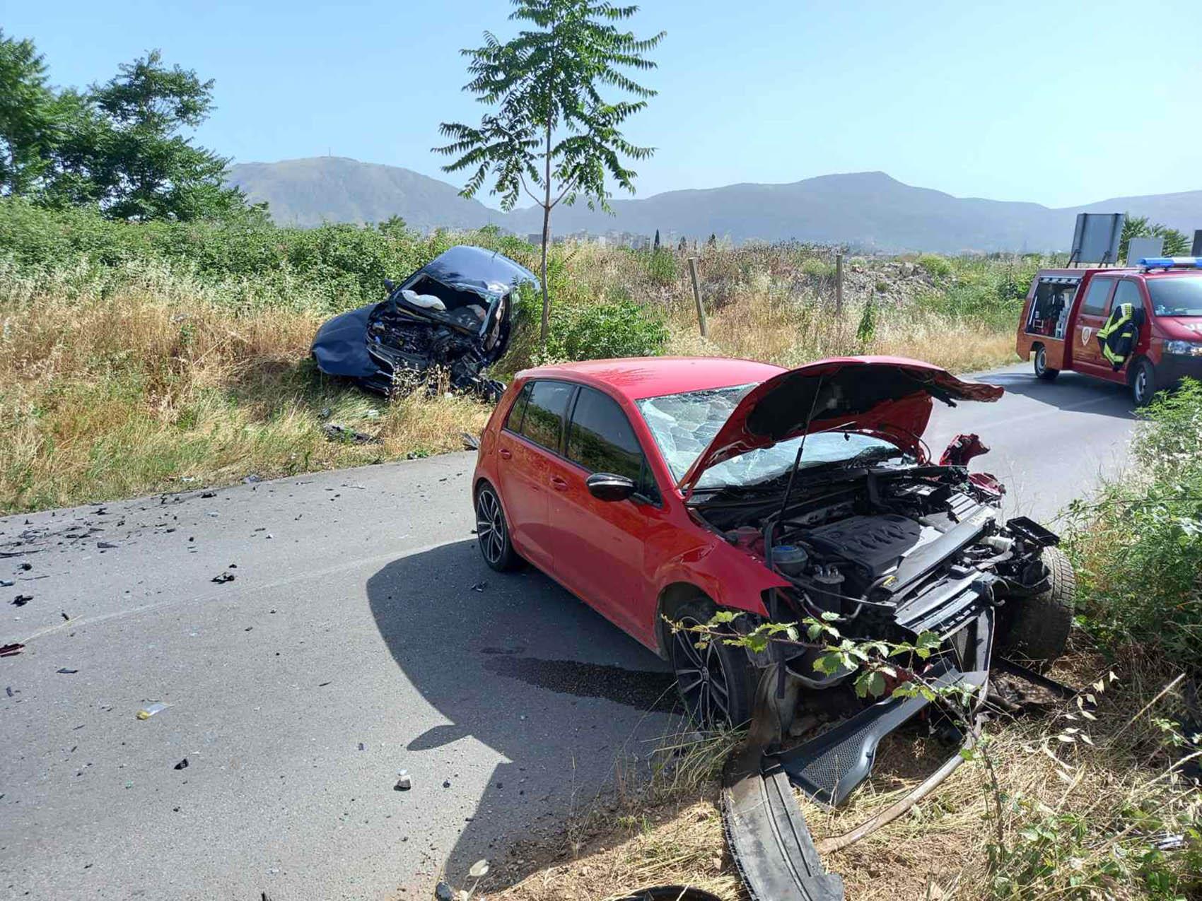 Teška nesreća kod Mostara: Smrskani Škoda i Golf, intervenirali i vatrogasci