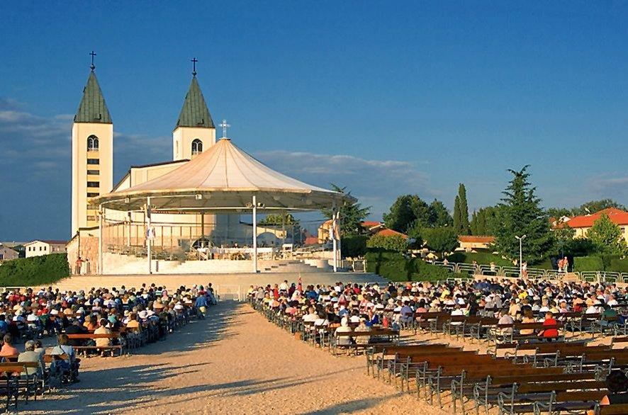 Veliki broj hodočasnika u Međugorju na 40. godišnjici Gospinih ukazanja