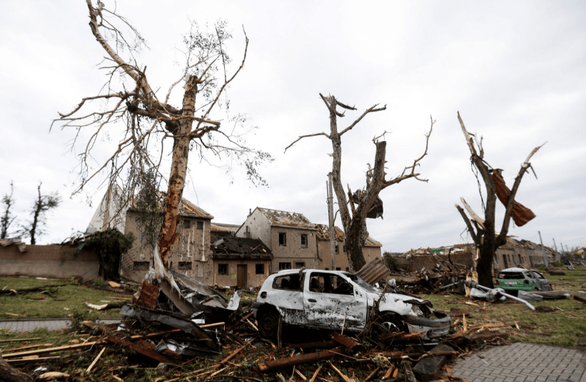 Tornado pogodio Češku, još se traže preživjeli - Avaz