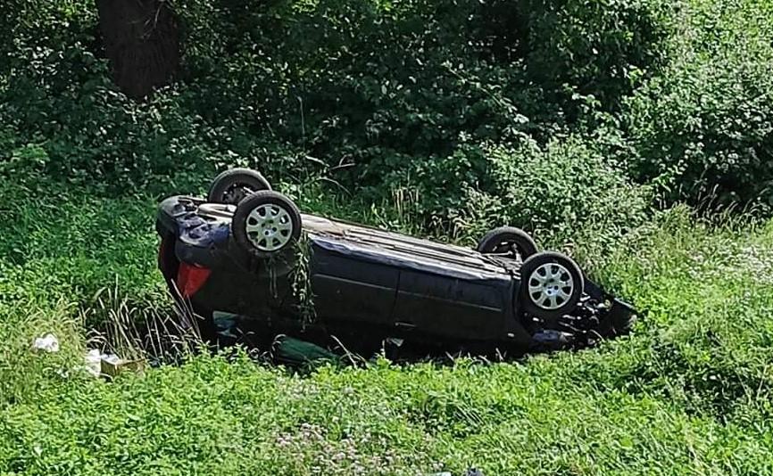 Teška nesreća kod Zenice: Automobil završio na krovu, povrijeđeni žena i dijete