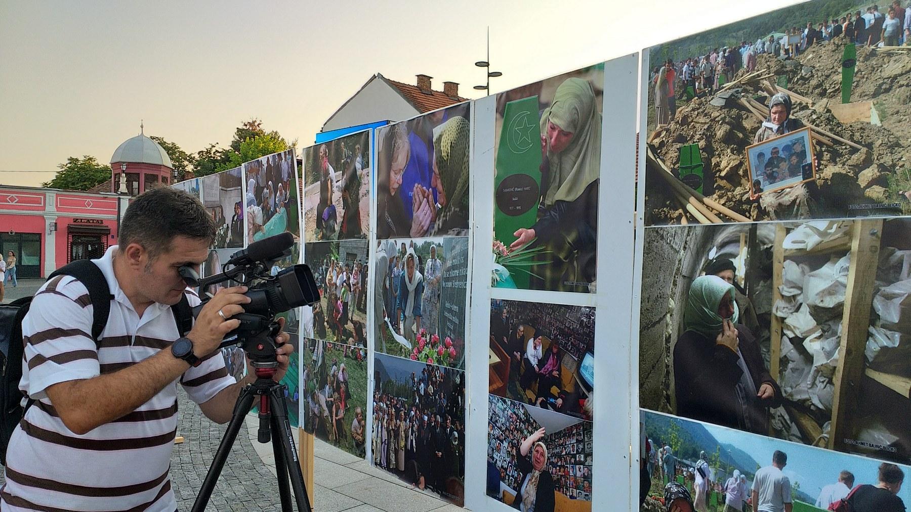 Izložba "Bol majki Srebrenice" - Avaz