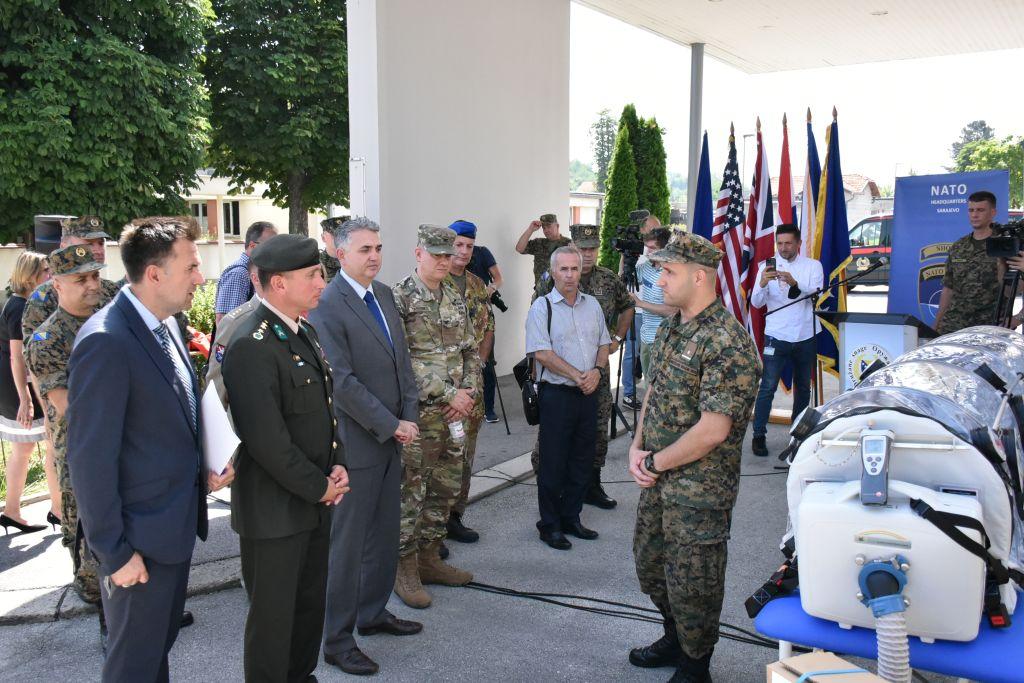 NATO donirao OSBiH opremu za hitan medicinski transport zaraženih osoba