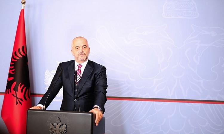 Edi Rama odao počast žrtvama genocida u Srebrenici